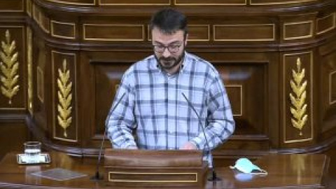 Llaman la atención a un diputado de Vox por "patear" su escaño después de la CUP hablara en catalán en el Congreso