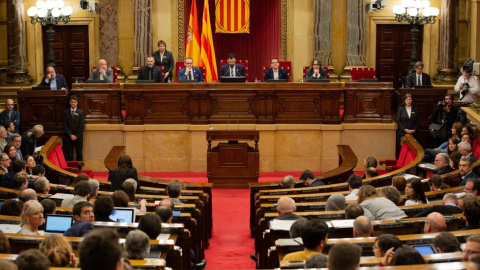 La mayoría independentista de la Mesa del Parlamento catalán ha avalado admitir a trámite una moción de la CUP que alude al derecho a la autodeterminación. EFE