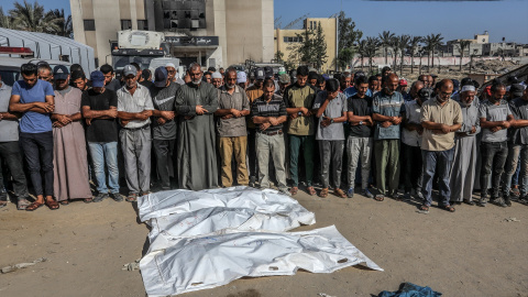 11/07/2024  Palestinos celebran la oración fúnebre por sus familiares muertos en Khan Yunis, a 10 de julio de 2024.