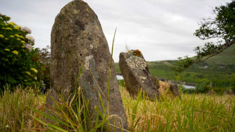 Dos losas en el cilliní de Kells (Irlanda).