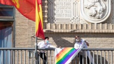 Un juez ordena retirar la pancarta LGTBI del balcón del Ayuntamiento de Zaragoza