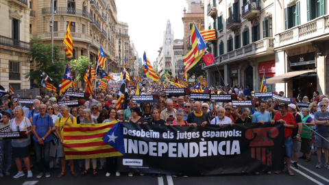 Capçalera de la manifestació convocada per l'ANC aquest dissabte contra la justícia per com està aplicant l'amnistia.