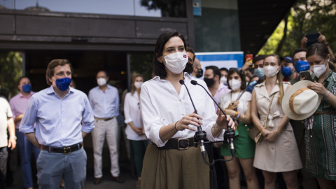 13/06/2021. La presidenta de la Comunidad de Madrid, Isabel Díaz Ayuso, declara ante los medios antes de participar en la concentración, este domingo en Madrid. - EUROPA PRESS