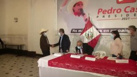 El socialista Pedro Castillo obtiene una victoria por estrecho margen en las presidenciales de Perú