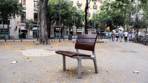 Banco individual. Ronda de Sant Antoni / Calle Sepúlveda, Barcelona