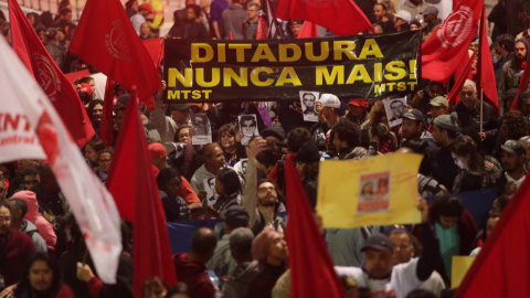 Manifestación en São Paulo (agosto de 2019) contra el apoyo del presidente Jair Bolsonaro al régimen militar que gobernó Brasil etre 1964 y 1985.