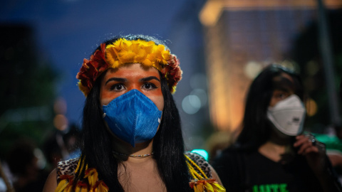 Manifestantes participan en una protesta contra el gobierno del presidente brasileño Jair Bolsonaro.