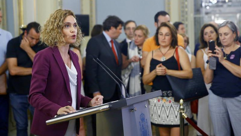 Meritxell Batet, tras entrevistarse con los sindicatos representativos en la mesa de la Administración General del Estado (AGE). EFE/ J.P.Gandul