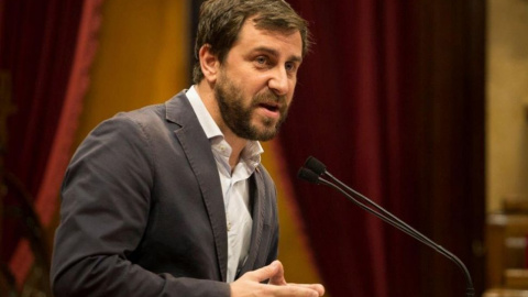 Toni Comín, en el Parlament, cuando era conseller de Sanidad. / EFE