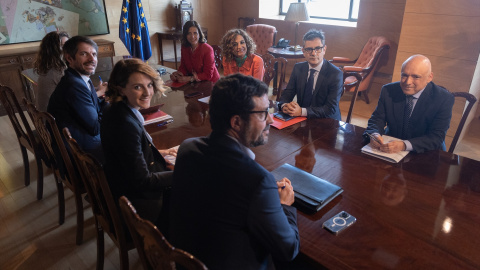 Dirigentes de PSOE y Sumar, reunidos en el Congreso el pasado mes de mayo.