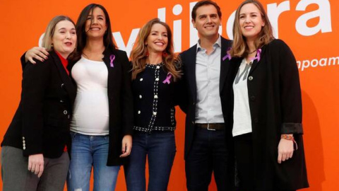 El exlíder de Ciudadanos, Albert Rivera, junto a la actual consejera Marta Rivera, la vicealcaldesa Begoña Villacís, la recién nombrada directora de Igualdad Patricia Reyes y la exportavoz de Cs Melisa Rodríguez.