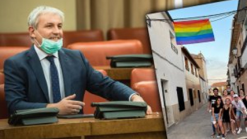 Un alcalde y diputado del PP prohíbe la bandera LGTBI en su Ayuntamiento y los vecinos engalanan de arcoíris las calles