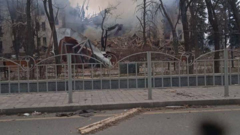 Fotografía del teatro tras el bombardeo.