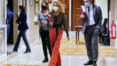 21/12/2021- La presidenta del Congerso, Meritxell Batet (c), a su llegada a una Junta de Portavoces en el Congreso de los Diputados, a 21 de diciembre de 2021, en Madrid, (España). A. Pérez Meca / Europa Press