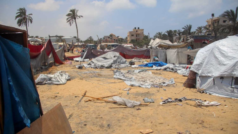 Fotografía del campamento de refugiados de Mawasi tras los ataques de este lunes.