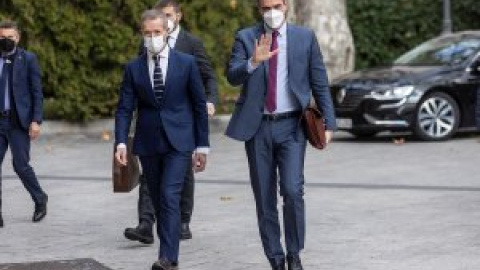 Sánchez anuncia la vuelta de las mascarillas en exteriores junto a un paquete de buenas intenciones para afrontar la sexta ola