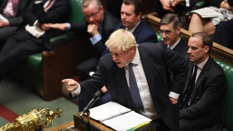 El primer ministro británico, Boris Johnson, durante un debate en la Cámara de los Comunes.- EFE