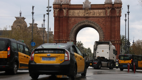 23/03/2022 - Una imatge de la protesta del sector del taxi d'aquest dimecres contra el preu dels carburants.