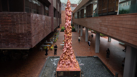 El 'Pilar de la Vergüenza', una estatua que representa los cuerpos desgarrados y retorcidos del artista danés Jens Galschiot para conmemorar a las víctimas de la represión de la Plaza Tiananmen de Beijing en 1989, exhibida en la Universidad de Hong Ko