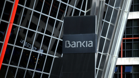 Logo de la entidad bancaria Bankia, en su sede en una de las torres Kio de Madrid. E.P./Óscar Cañas