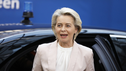 La presidenta de la Comisión Europea, Ursula von der Leyen, a su llegada a Bruselas para la cumbre del bloque comunitario por la guerra en Ucrania este 24 de marzo de 2022.