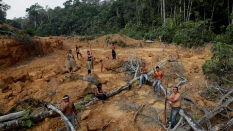 Indígenas en la selva del Amazonas. REUTERS