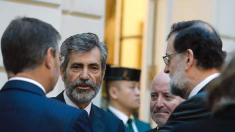 El ministro de Justicia, Rafael Catalá, (i) junto al presidente del Gobierno, Mariano Rajoy, y Carlos Lesmes Serrano, presidente del Supremo y del CGPJ. EFE/Archivo