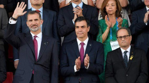 El rey Felipe VI, Pedro Sánchez y Quim torra en la inauguración de los Juegos Mediterráneos de 2018, en Tarragona.