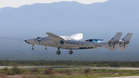 11/07/2021. El avión cohete de pasajeros de Virgin Galactic VSS Unity despega en Spaceport America. - REUTERS