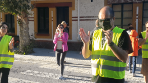 Seira, un municipio de la España vaciada, imita a los 'chalecos amarillos' protestando en la calle para no ser confinados nuevamente