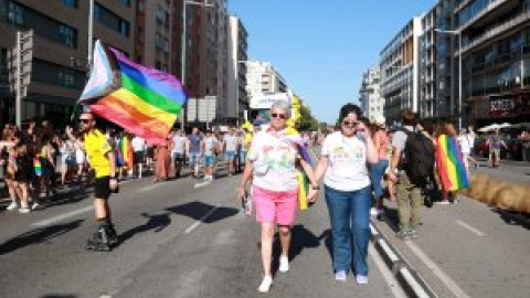 La Pride de Barcelona congrega una multitudinària i festiva desfilada en una edició dedicada a la visibilitat lèsbica