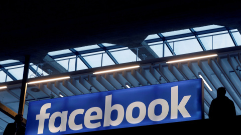 Logo de Facebook. REUTERS/Philippe Wojazer