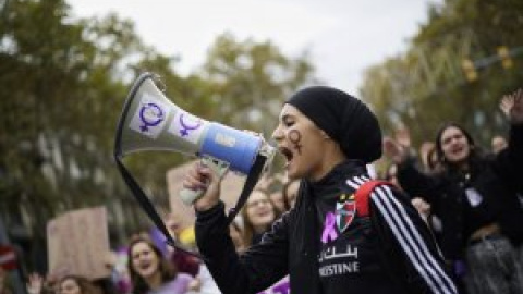 Unes 3.000 persones es manifesten a Barcelona contra la violència masclista