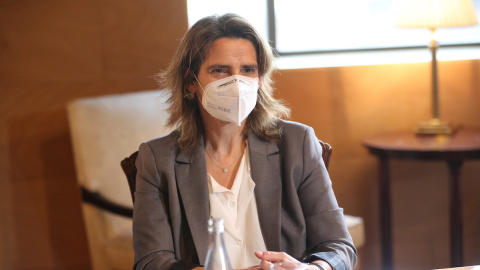 Teresa Ribera durante una reunión con ERC en el Congreso de los Diputados, a 23 de marzo de 2022, en Madrid.