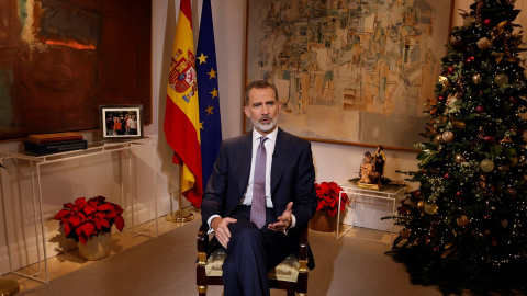 El rey Felipe VI pronuncia su tradicional mensaje de Nochebuena, el octavo de su reinado. EFE/Ballesteros/POOL