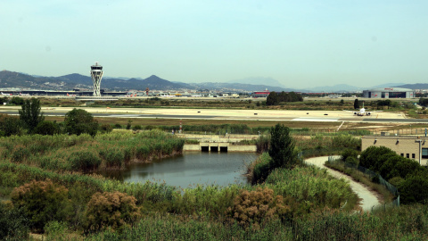 Pistes de l'aeroport del Prat vistes des del mirador de l'Illa