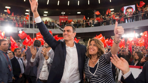 06/11/2019.- El secretarío general del PSOE y presidente del Gobierno en funciones, Pedro Sánchez y la secretaria general del PSOE-A, Susana Díaz, durante un mitin en Málaga. / EFE