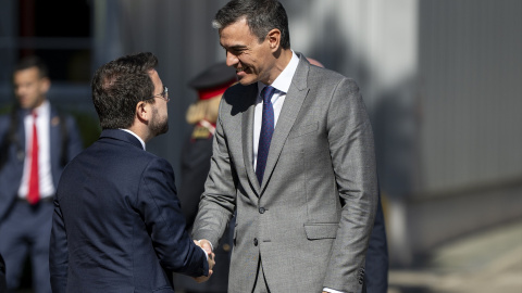 El president de la Generalitat, Pere Aragonès, y el presidente del Gobierno, Pedro Sánchez, en abril pasado.