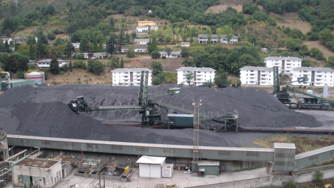 Parque de carbones de la central térmica del Narcea.