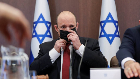 El primer ministro israelí, Naftali Bennett, con mascarilla durante la reunión del Gobierno este 19 de diciembre de 2021.