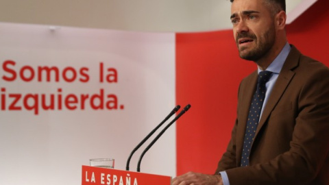 El portavoz del PSOE, Felipe Sicilia, en rueda de prensa.