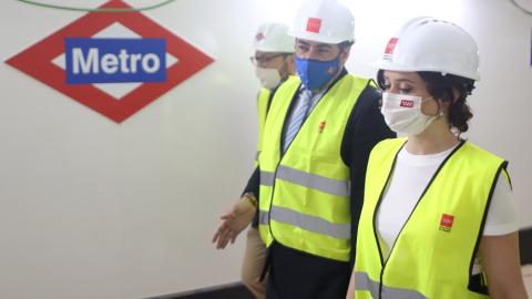 Isabel Díaz Ayuso visita las obras del metro de Gran Vía.