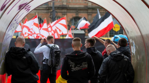 Fascistas en una manifestación en Dresde en mayo. REUTERS/Matthias Rietschel