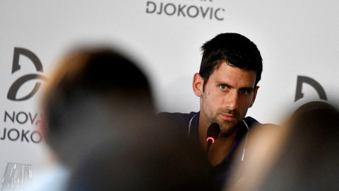 El ex tenista número uno del mundo Novak Djokovic habla durante una conferencia de prensa en Belgrado, Serbia, el 26 de julio de 2017.