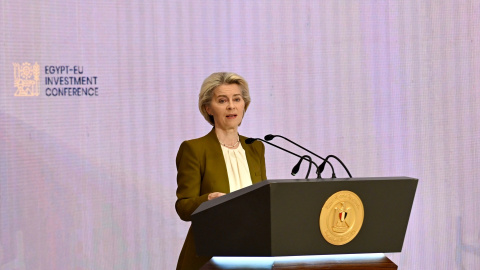 17/07/2024 La Presidenta de la Comisión Europea, Ursula von der Leyen, interviene durante la Conferencia de Inversión Egipto-UE. Imagen de archivo.