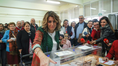 La secretaria general del PSOE-A, Susana Díaz, acude a votar en Sevilla. / Europa Press