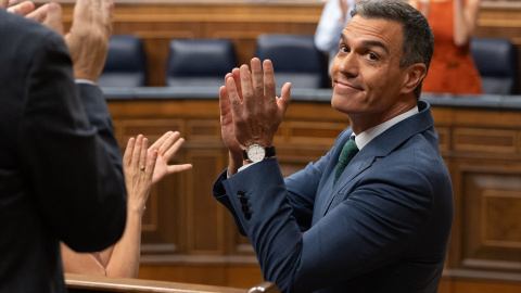 Aplausos al presidente del Gobierno, Pedro Sánchez, durante una sesión extraordinaria en el Congreso de los Diputados, a 17 de julio de 2024, en Madrid (España). Imagen de archivo.