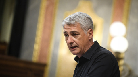 El diputado de EH Bildu, Oskar Matute, durante una sesión plenaria extraordinaria, en el Congreso de los Diputados, a 23 de julio de 2024.