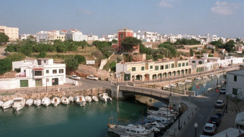 Imagen de archivo del puerto de Ciudadela en Menorca. EFE/Oscar Pipkin.