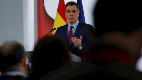 MADRID, 29/12/2021.- El presidente del Gobierno, Pedro Sánchez, durante la rueda de prensa de presentación del primer informe de rendición de cuentas del Ejecutivo "Cumpliendo", este miércoles en Moncloa.